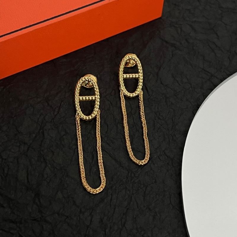 H**me5 earrings